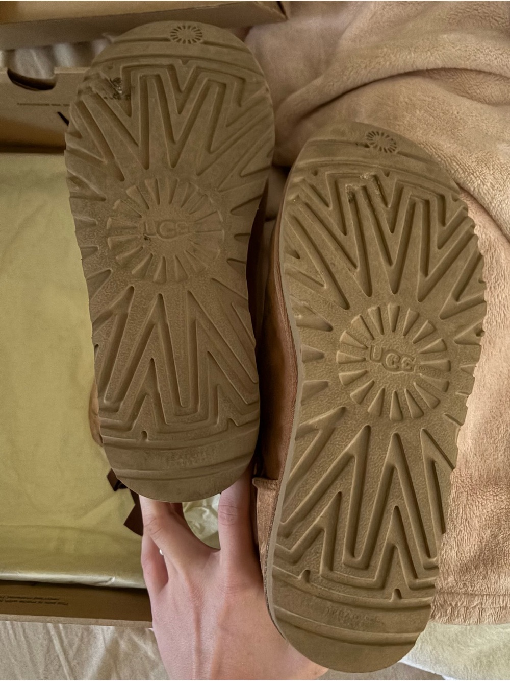 UGG Bailey Bow II Water Resistant Suede Fur Light Brown Boots Sz 9 EUC - Picture 15 of 16